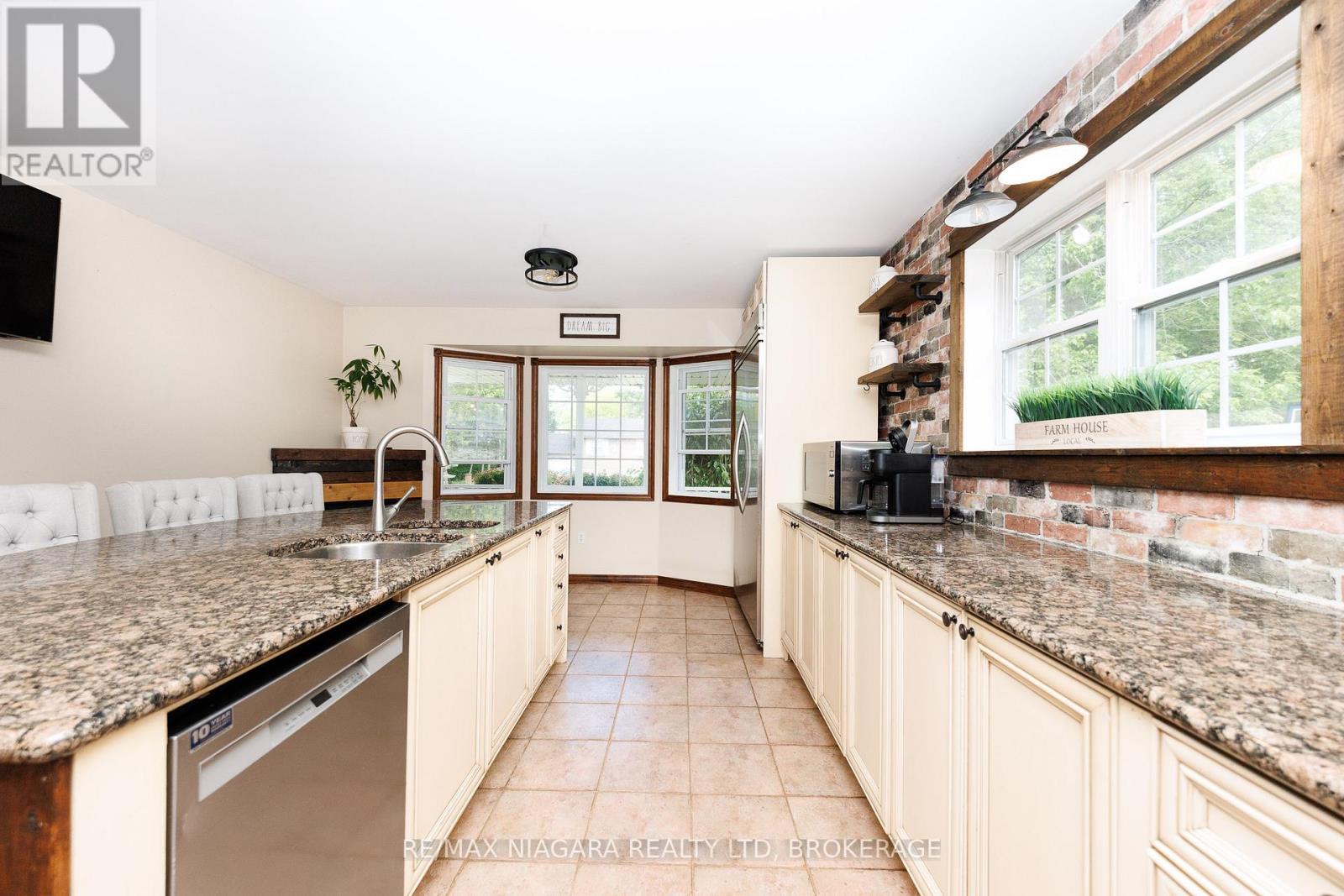 664 LAKEVIEW ROAD - 6