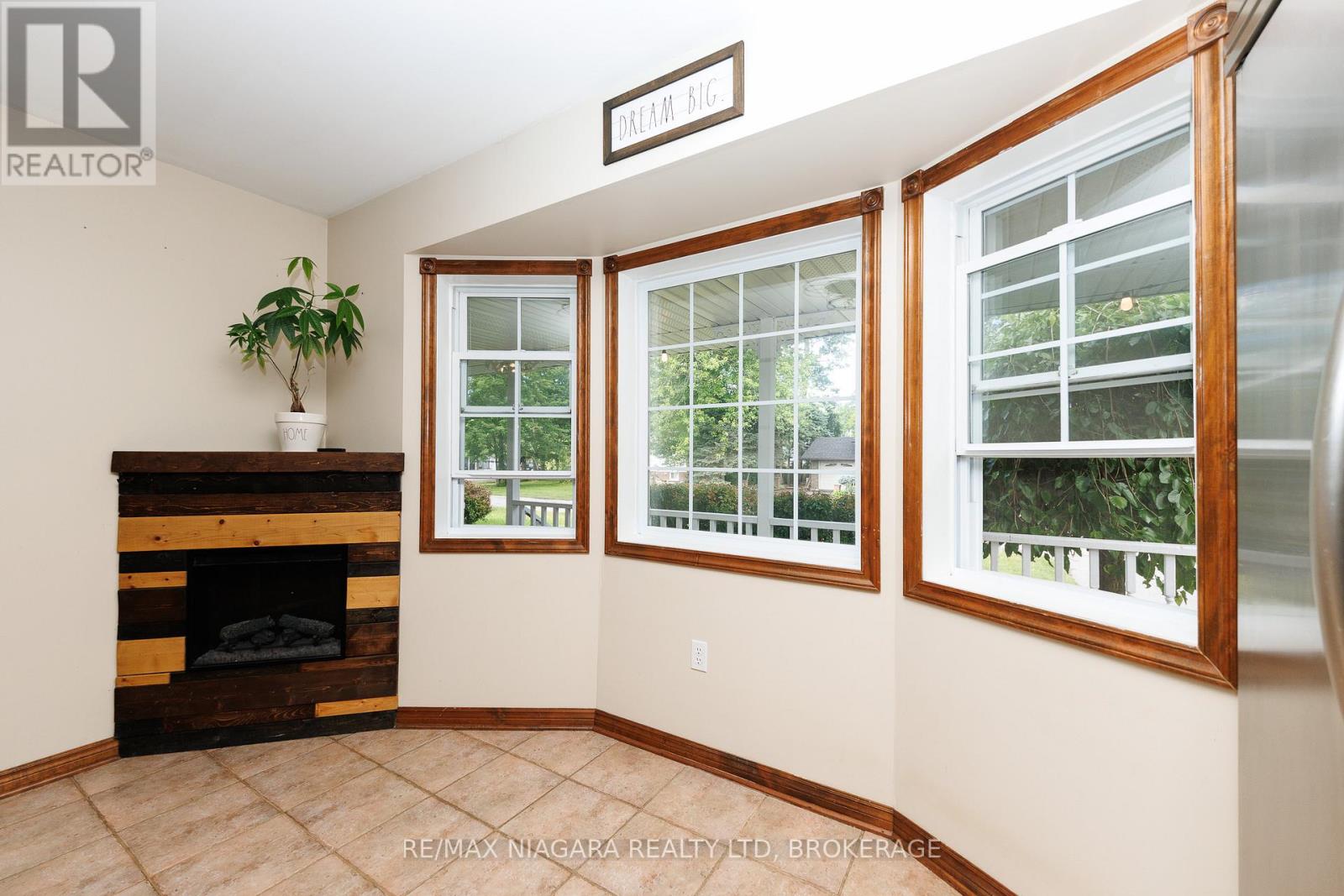 664 LAKEVIEW ROAD - 7