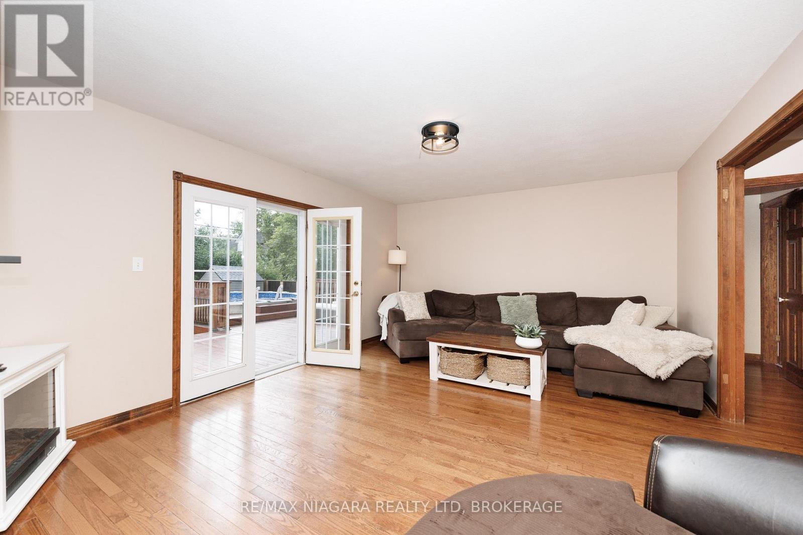 664 LAKEVIEW ROAD - 8