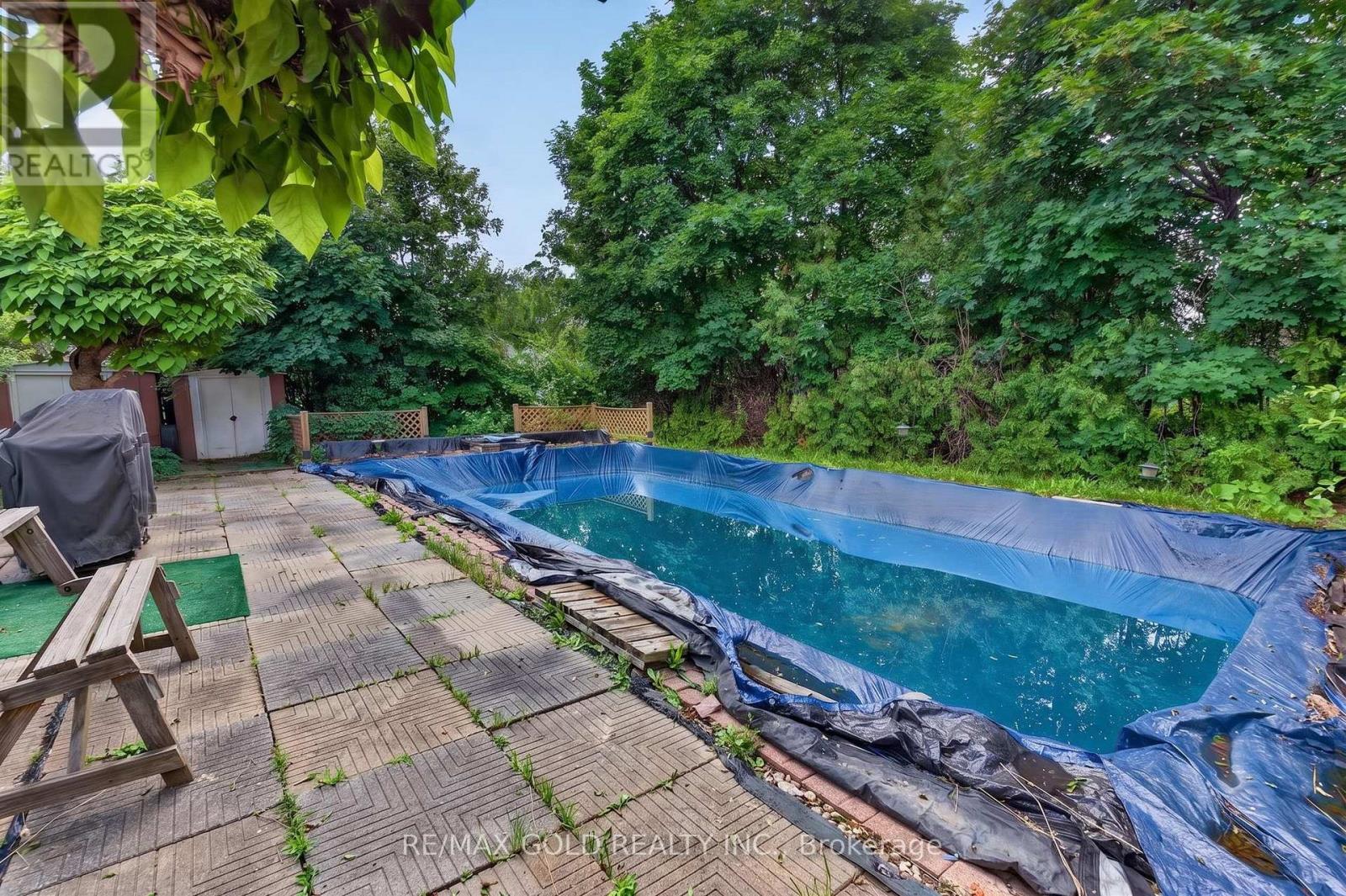 129 FOLKSTONE CRESCENT - 41