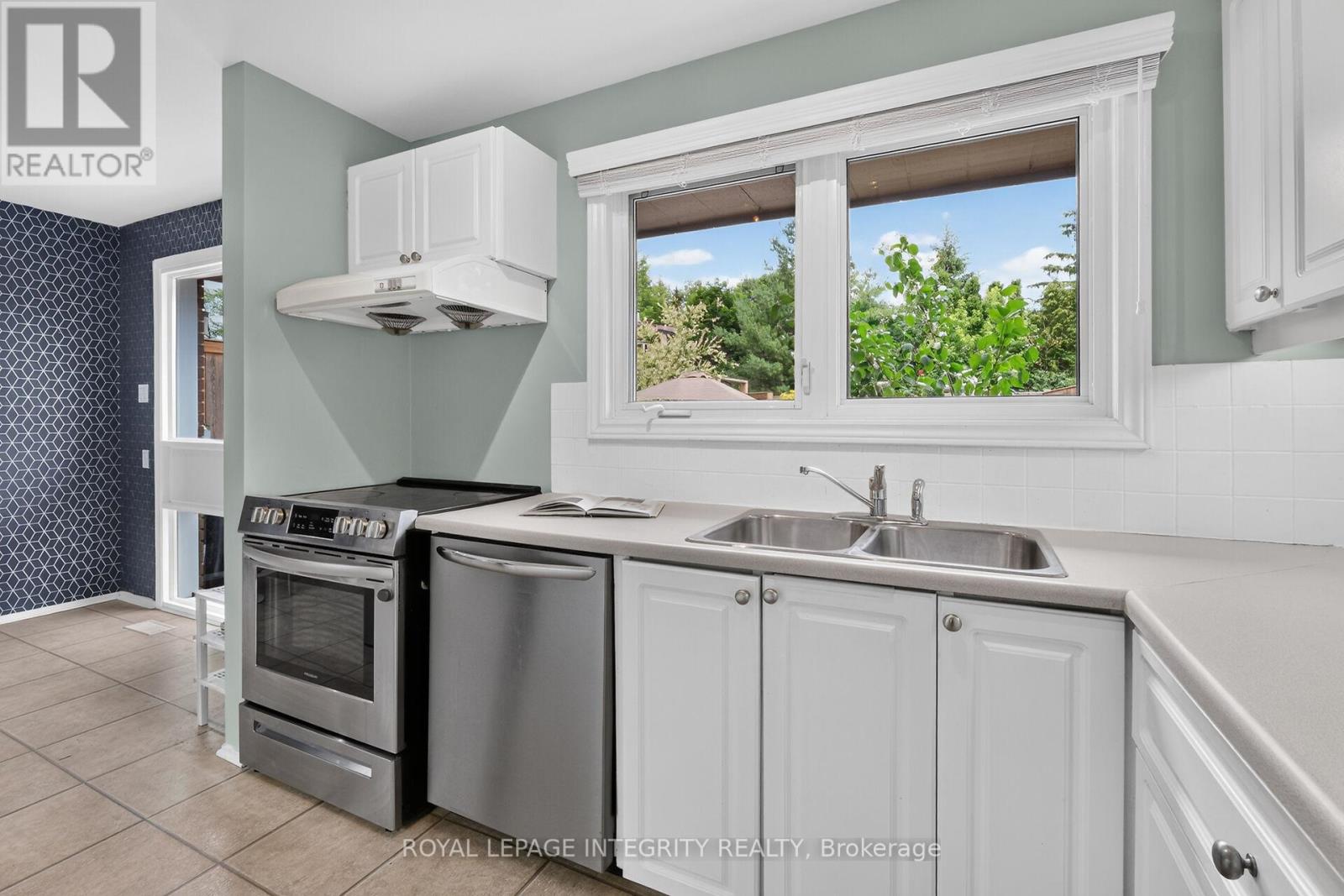 3 Bed, 2 Bath House for Sale in Ottawa – 89 – 2111 MONTREAL ROAD, Ottawa – MLS# X13459612 - Image 10