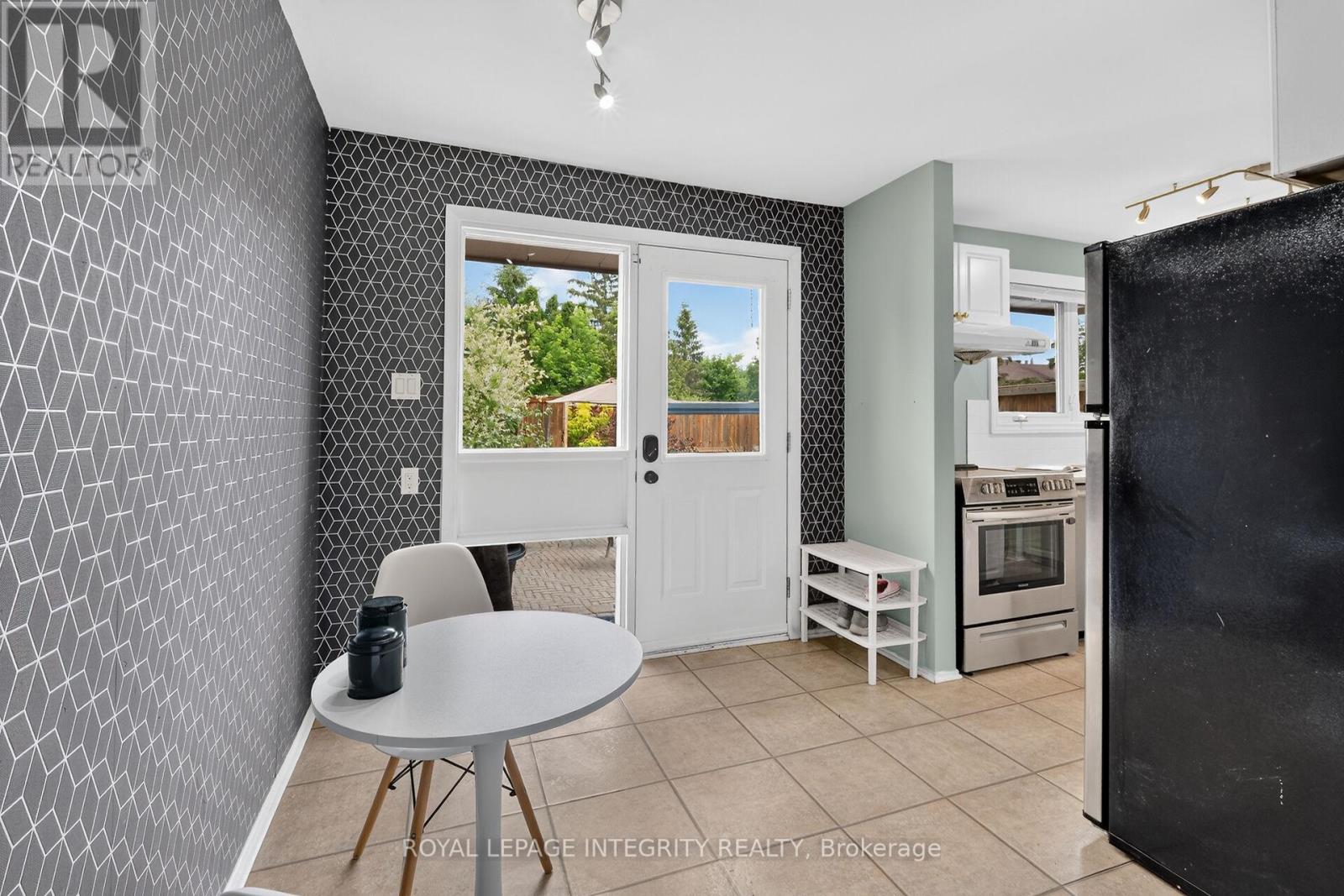 3 Bed, 2 Bath House for Sale in Ottawa – 89 – 2111 MONTREAL ROAD, Ottawa – MLS# X13459612 - Image 12