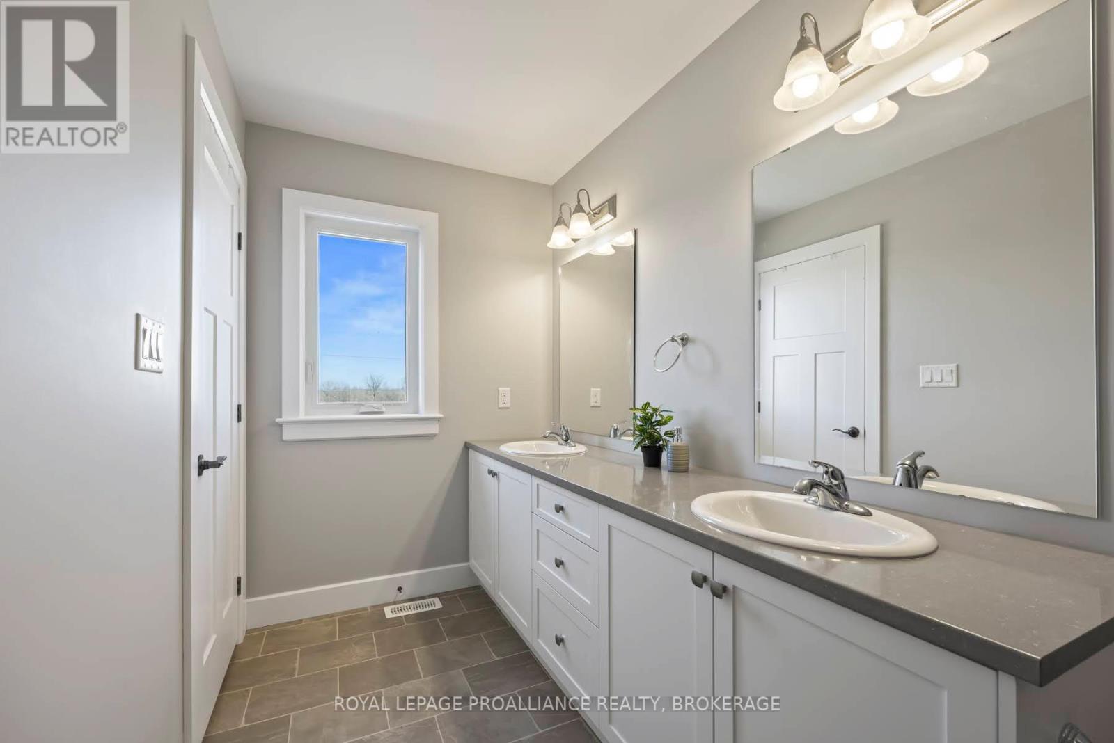 186 DR RICHARD JAMES CRESCENT - 23