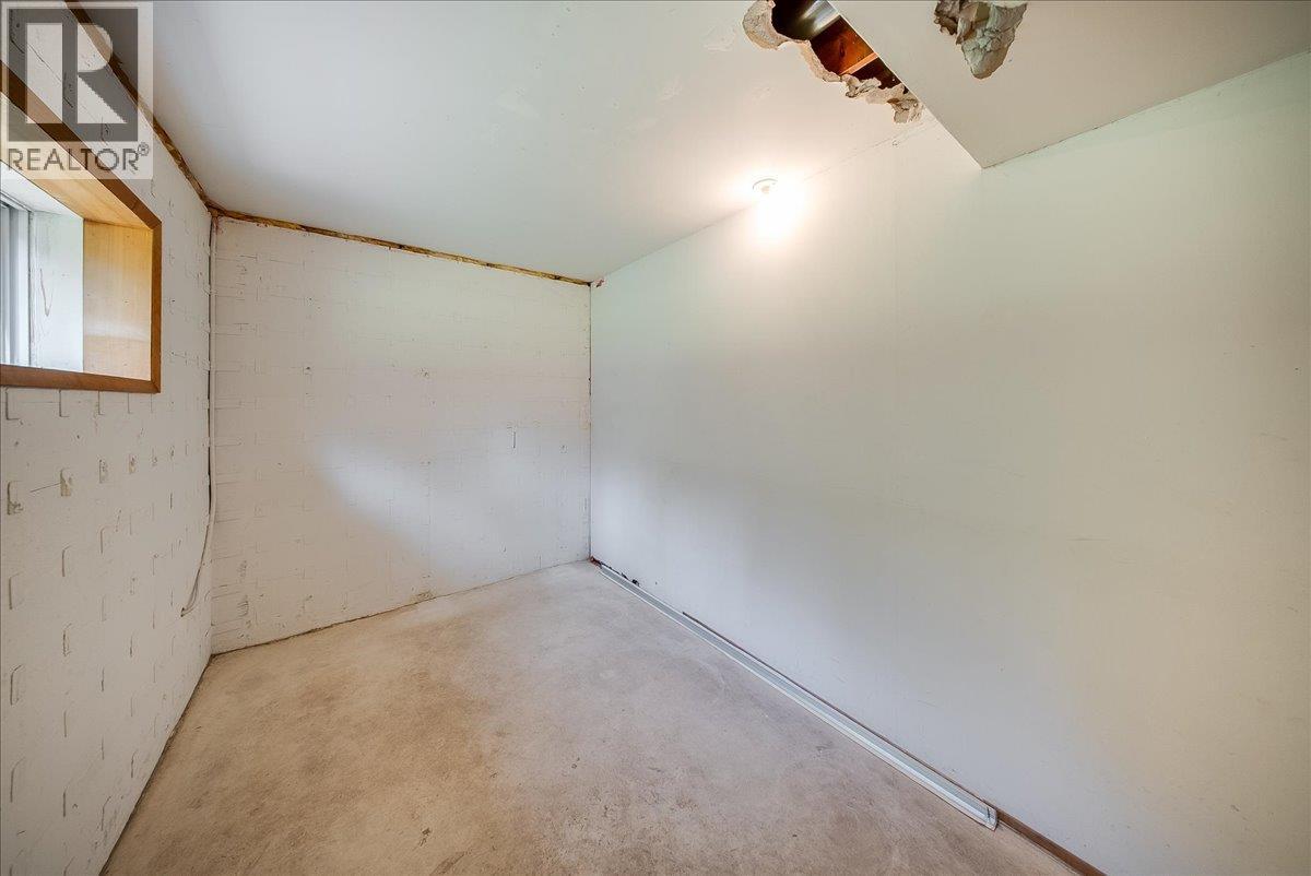 210 & 206 BELMOND Road - 22