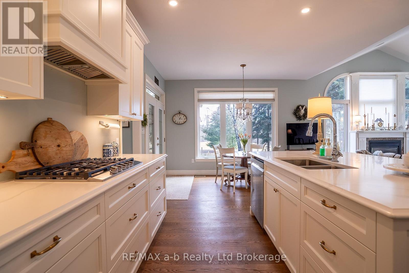 15 OTTERVIEW DRIVE - 15
