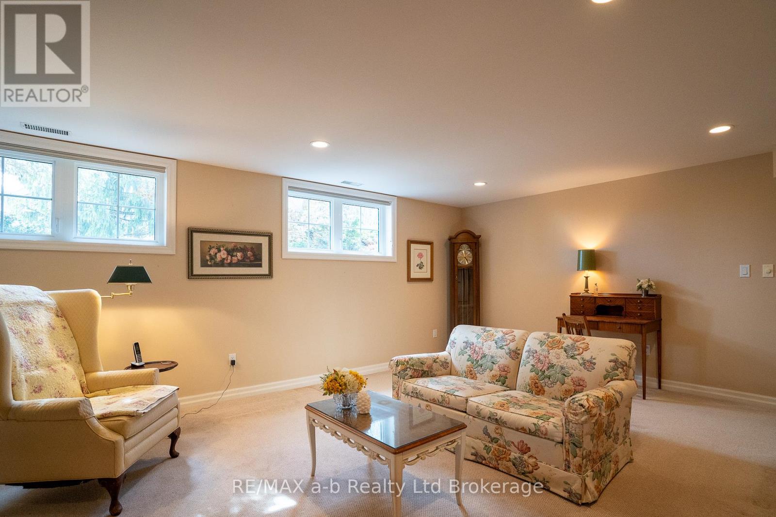 15 OTTERVIEW DRIVE - 27