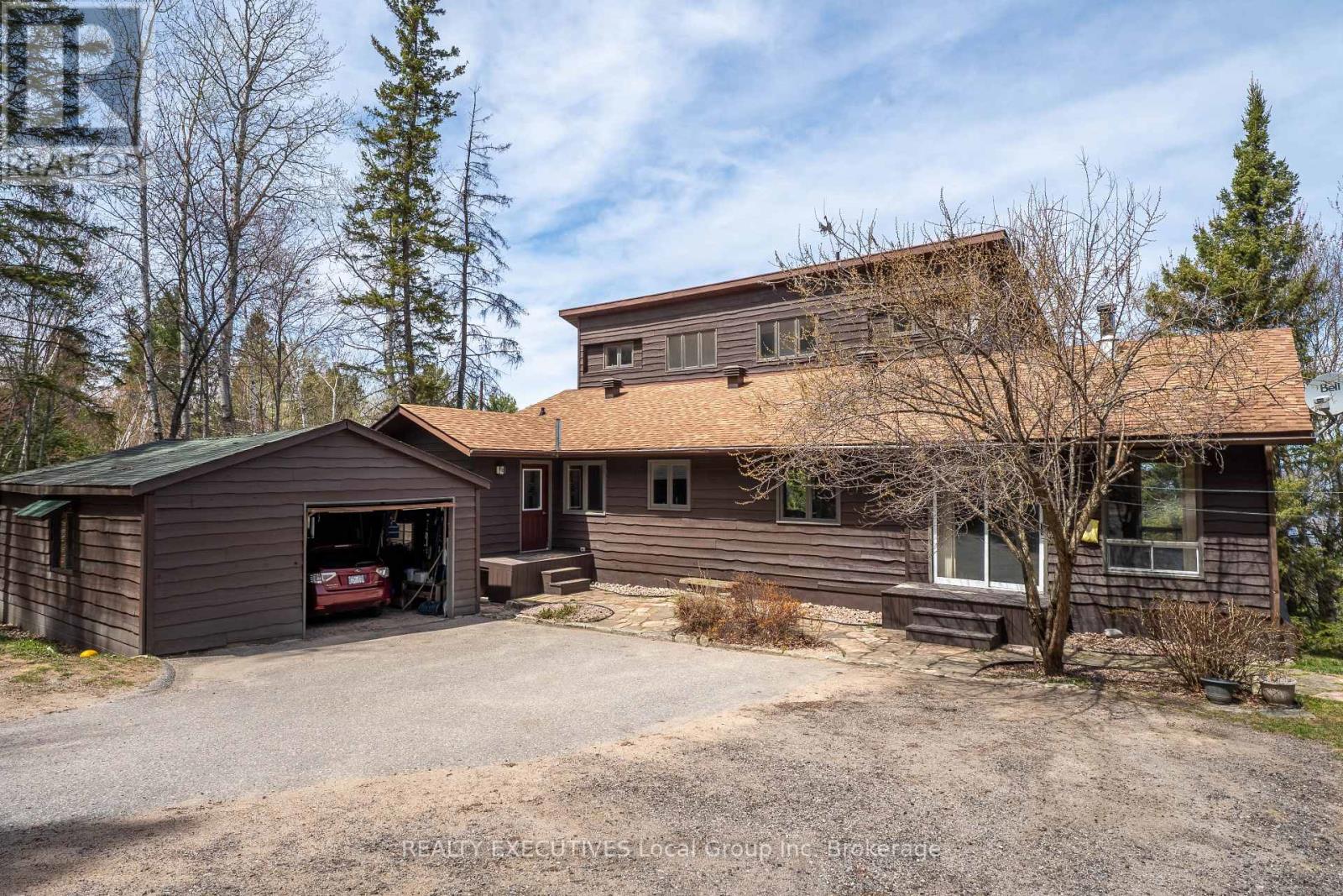 410 PINECREEK CRESCENT - 4