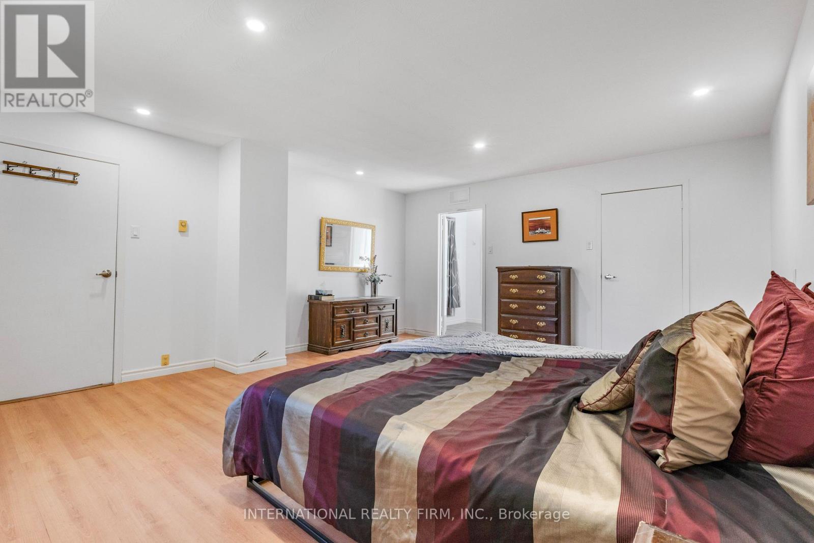 100 O'REILLY LANE - 25