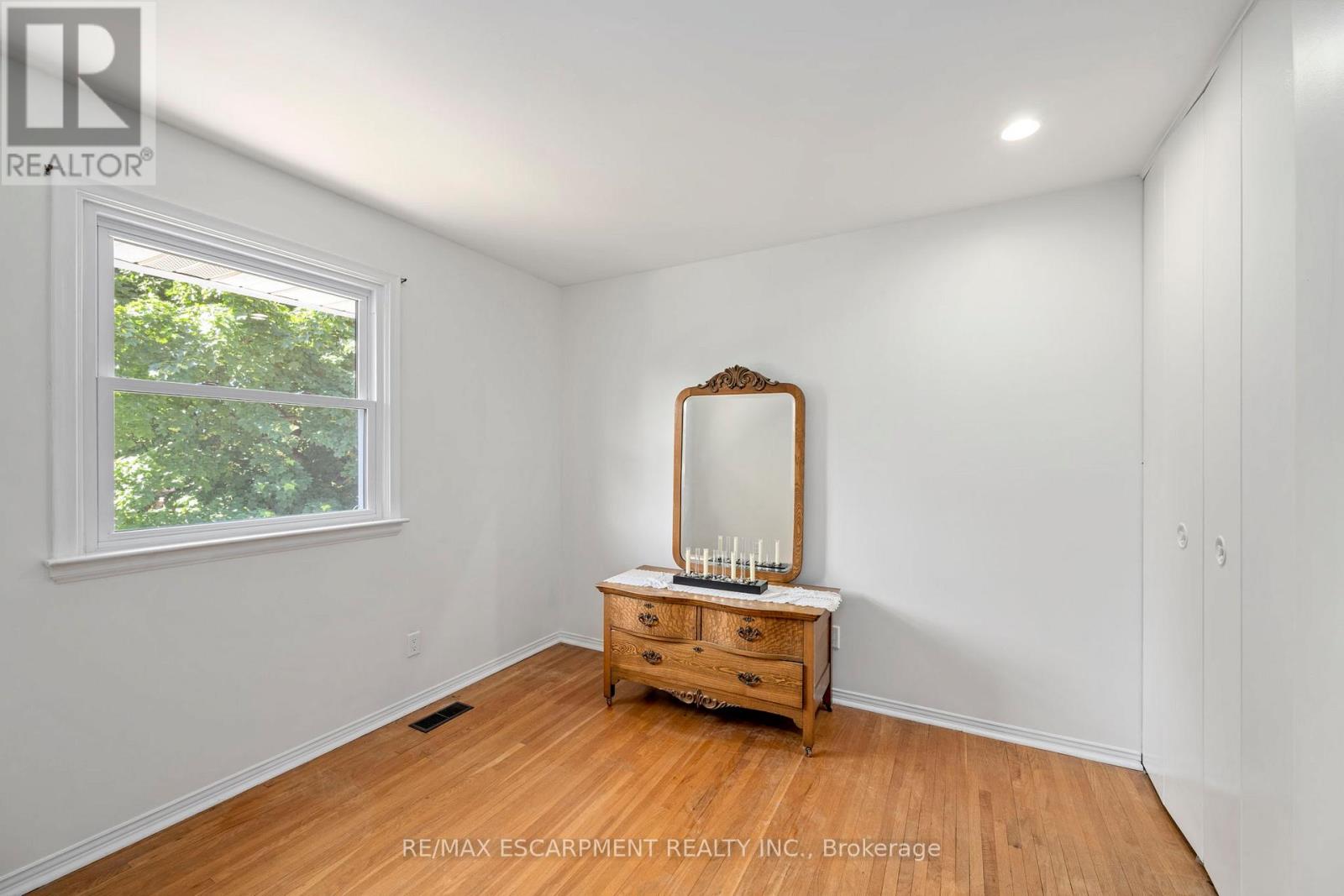 50 QUEEN MARY CRESCENT - 24