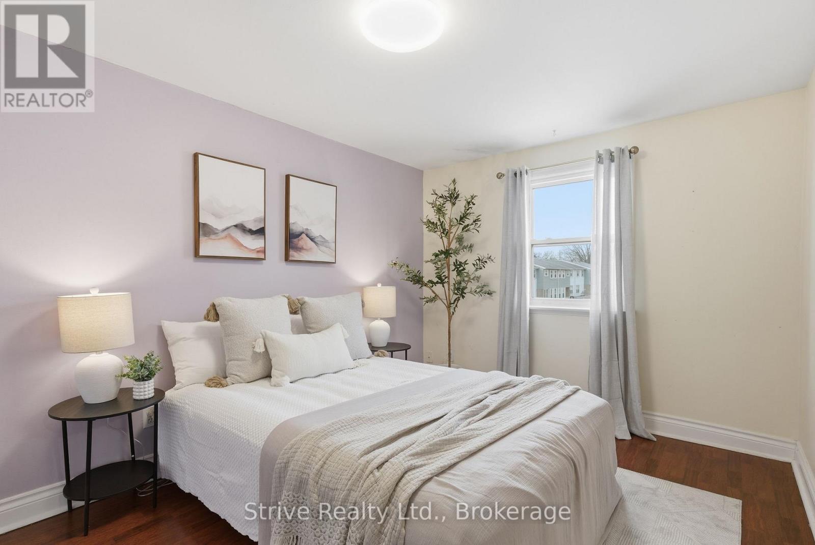 #33 1718 JOHN STREET - 12