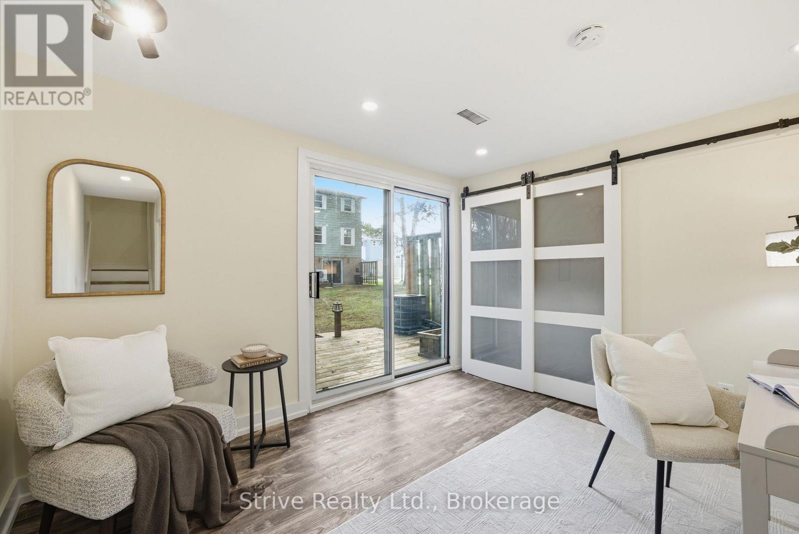 #33 1718 JOHN STREET - 20