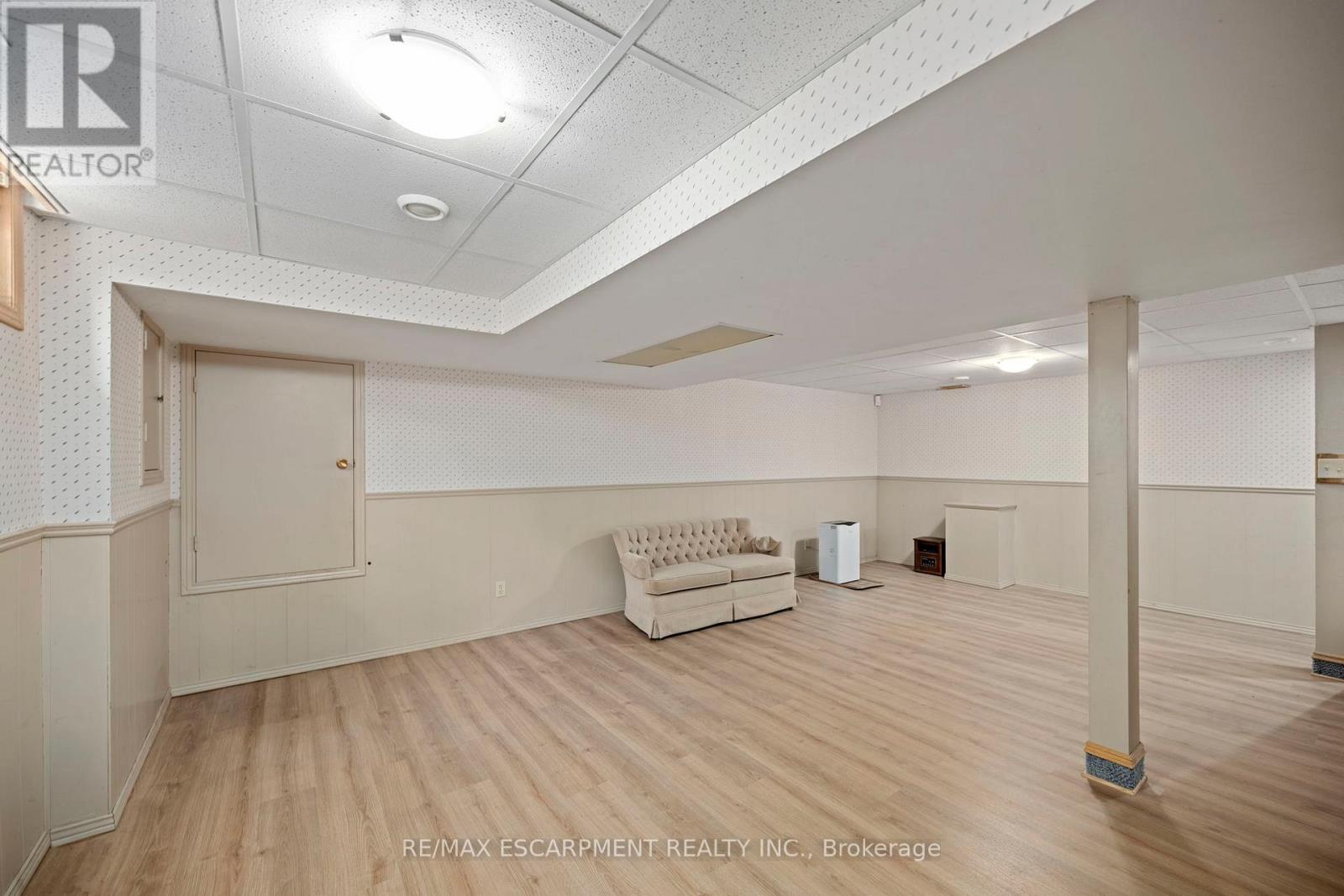 50 QUEEN MARY CRESCENT - 31