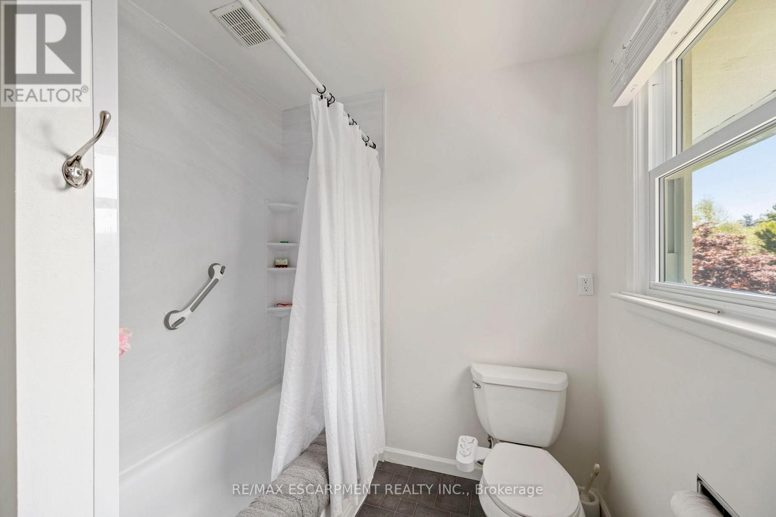50 QUEEN MARY CRESCENT - 26