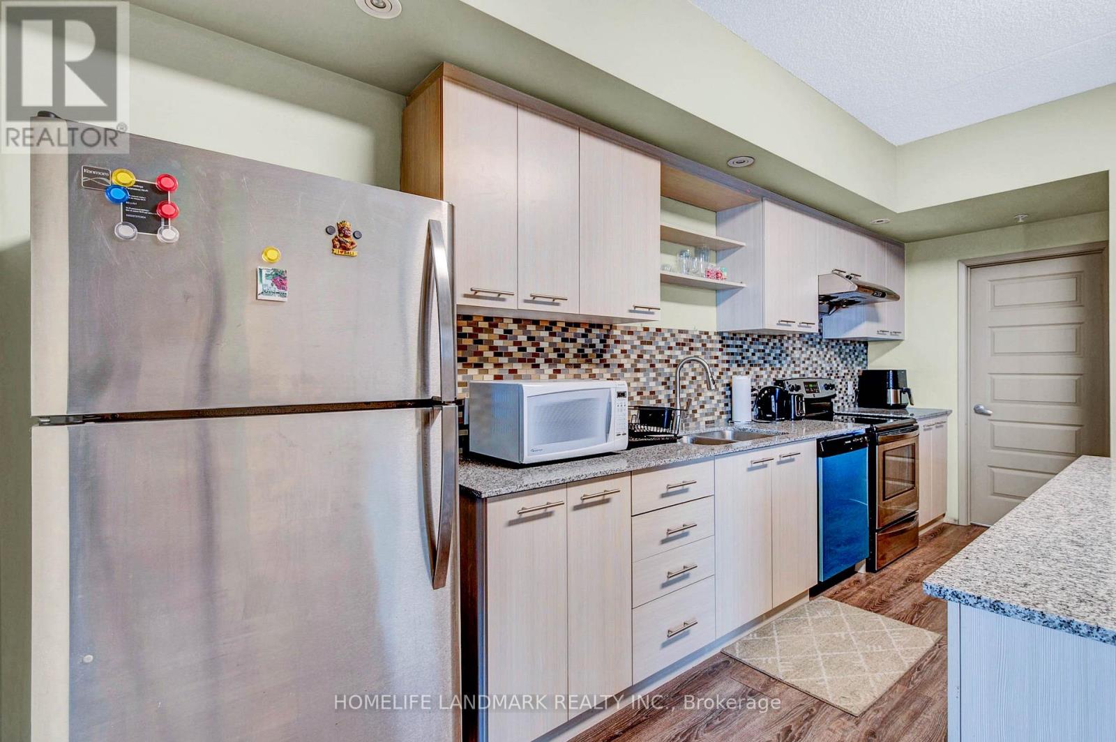 #901 8 HICKORY STREET W - 13