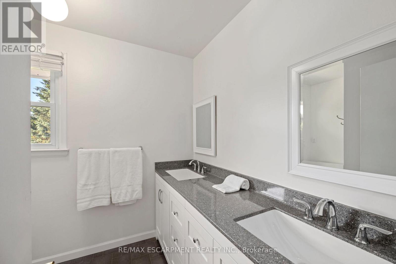 50 QUEEN MARY CRESCENT - 27