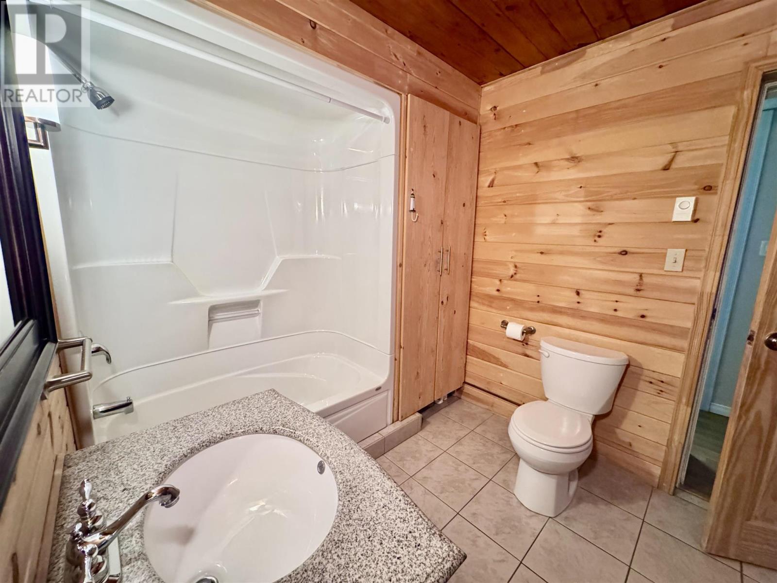 523 Lyndale RD - 16