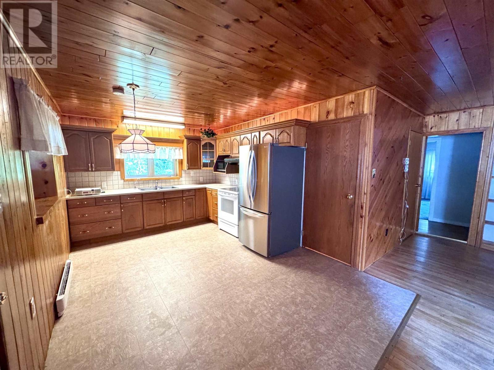 523 Lyndale RD - 6