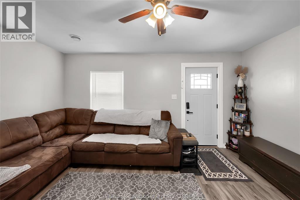 14 McNaughton AVENUE - 5
