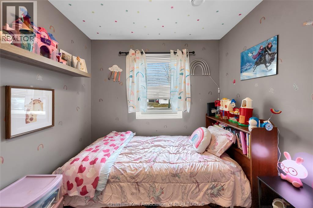 14 McNaughton AVENUE - 16