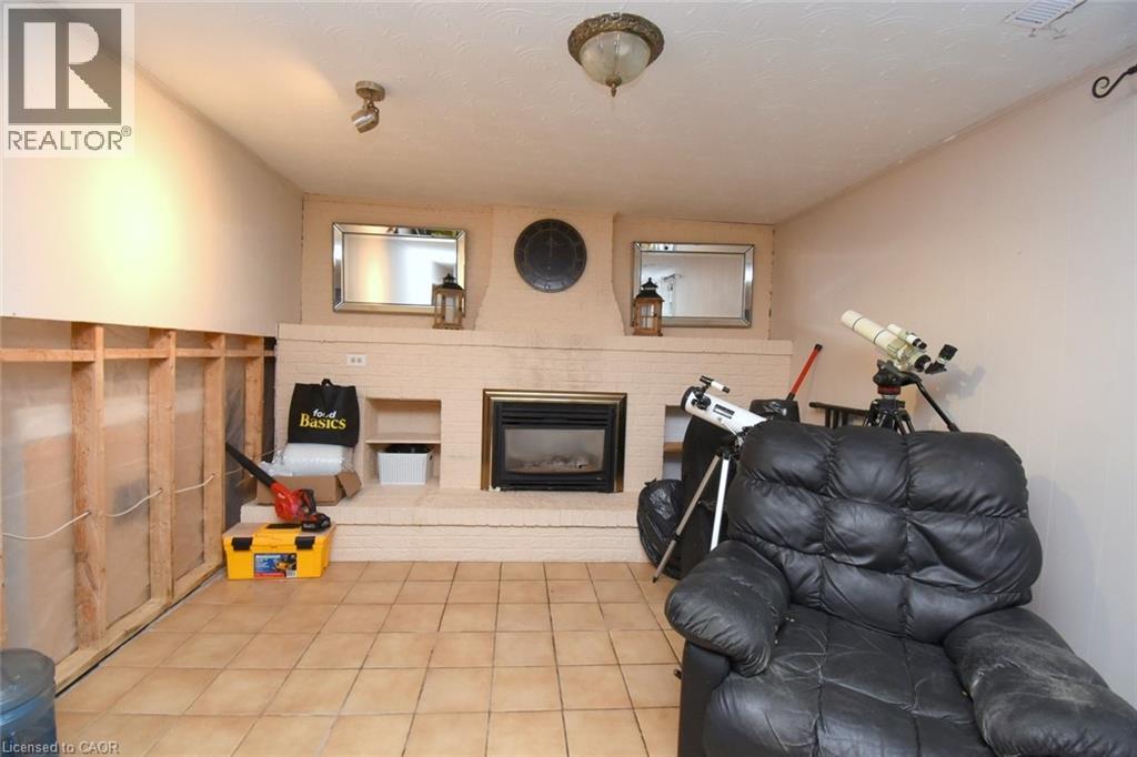 64 WINNETT Street N - 14