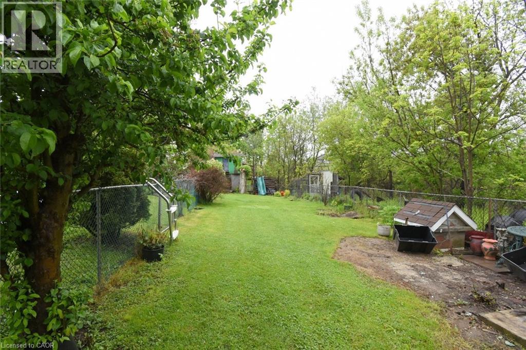 64 WINNETT Street N - 35