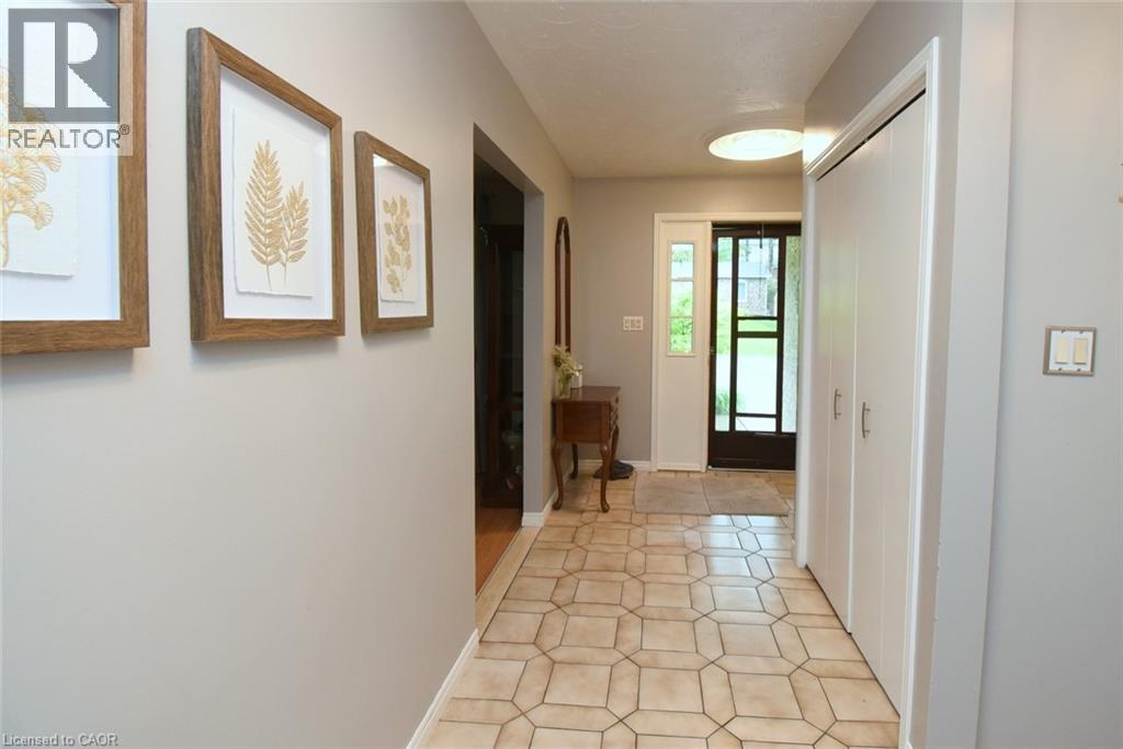 64 WINNETT Street N - 6