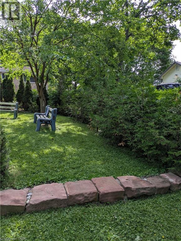 64 WINNETT Street N - 38