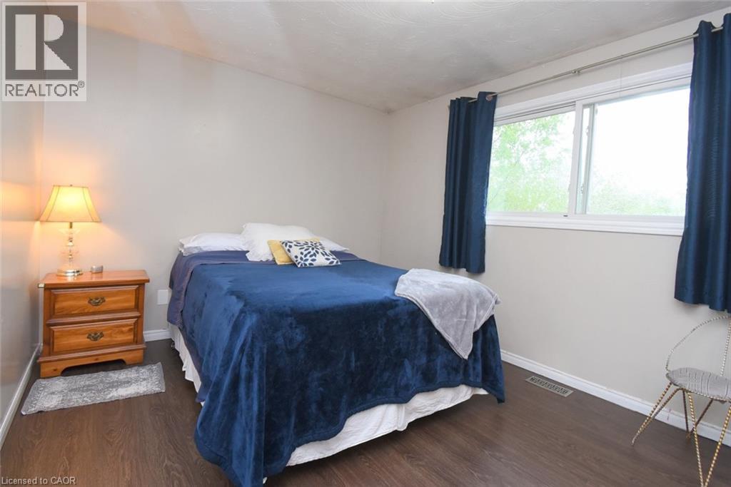 64 WINNETT Street N - 18