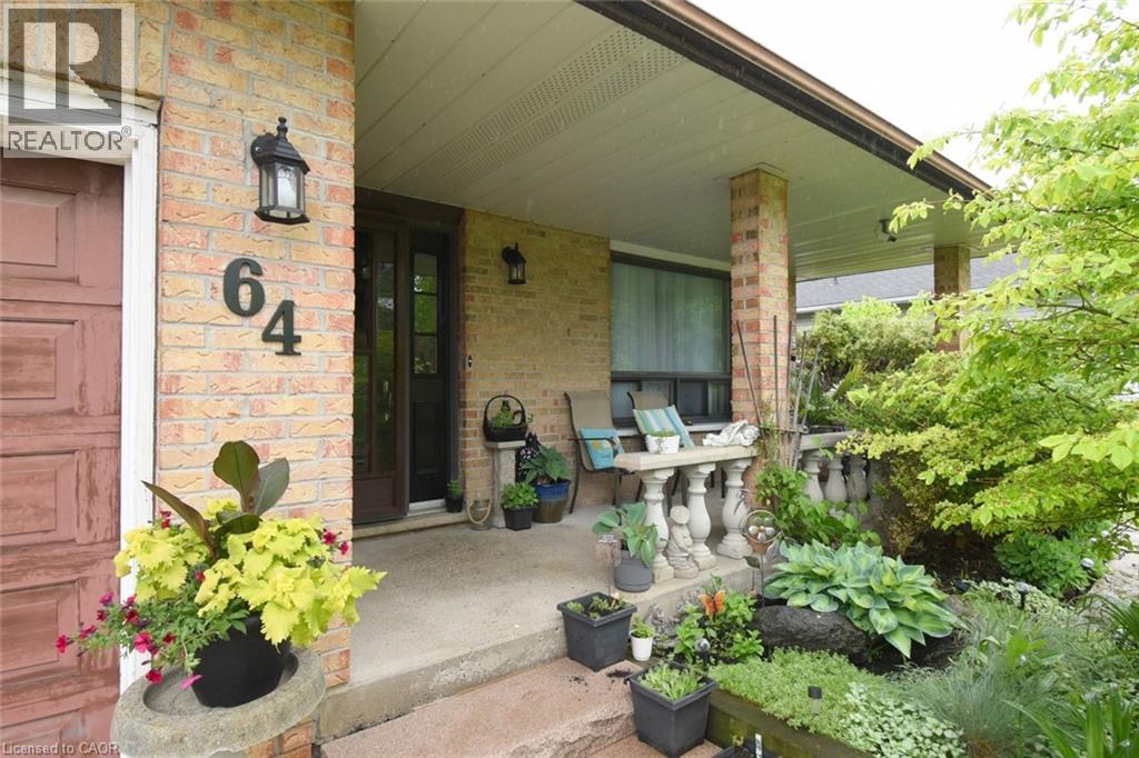 64 WINNETT Street N - 4
