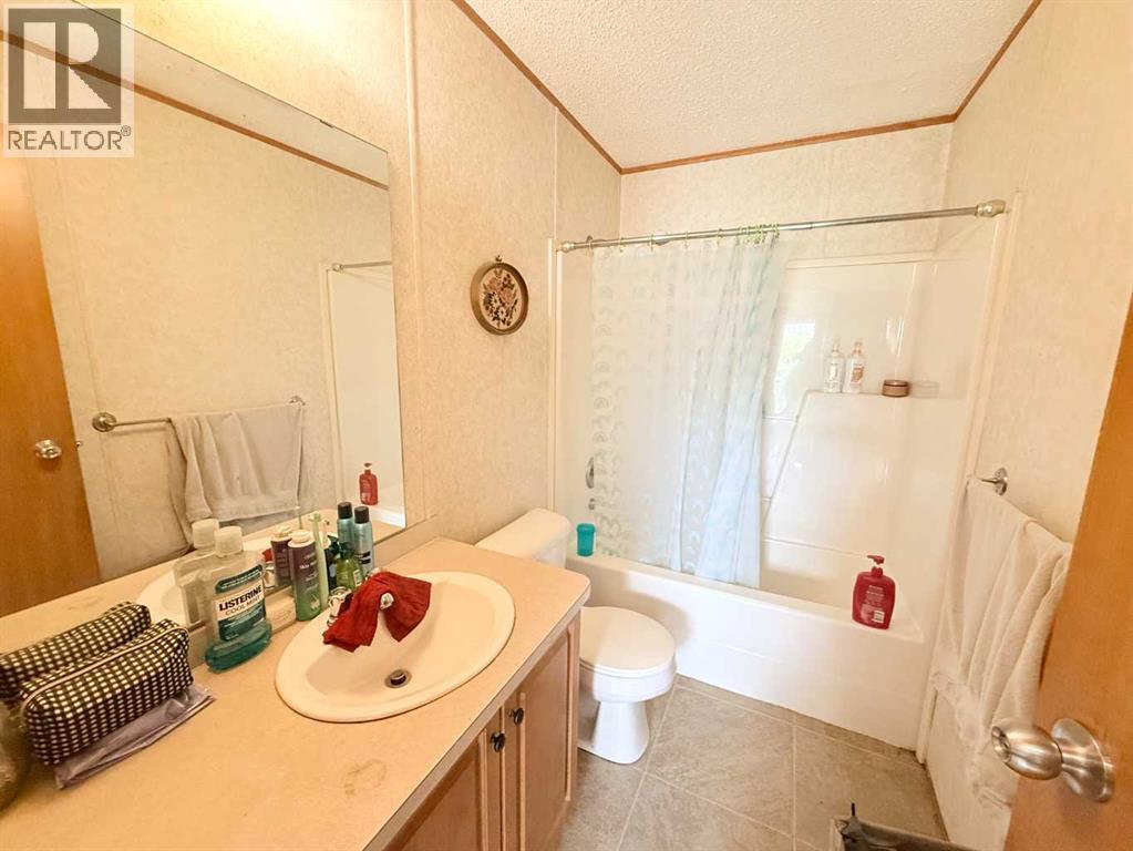 28, 1609 14 Street - 4