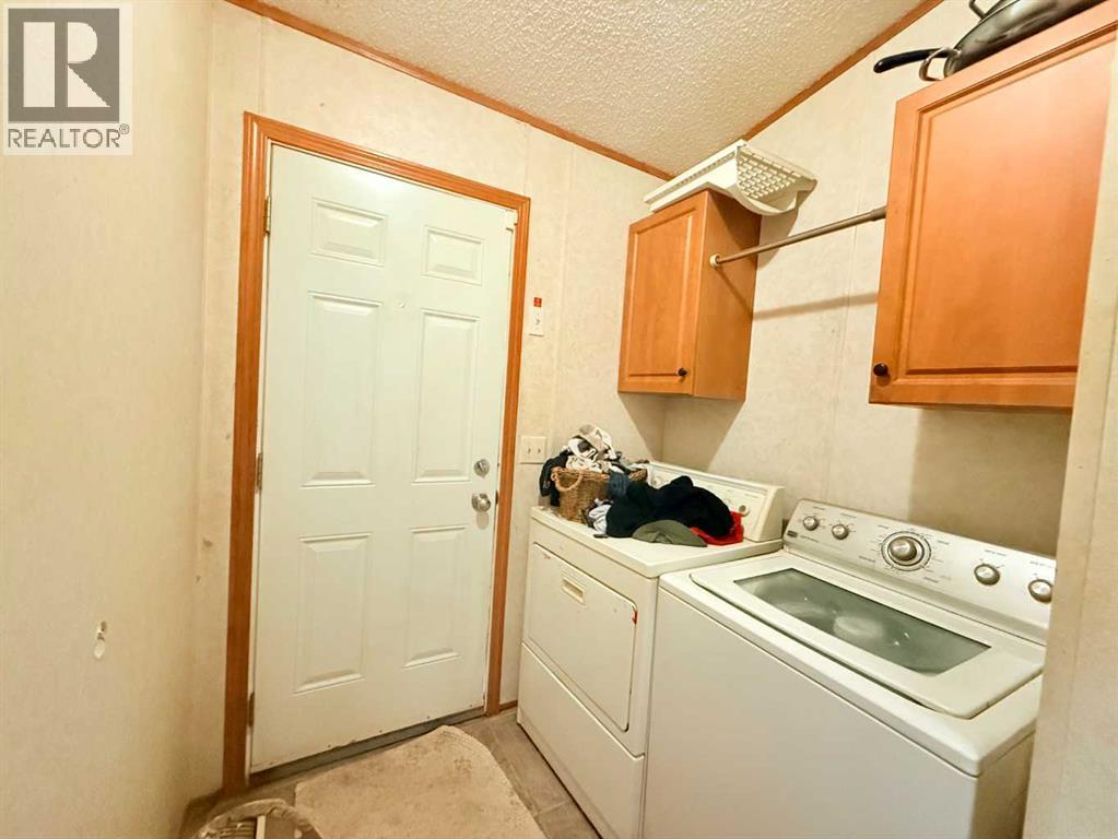 28, 1609 14 Street - 9