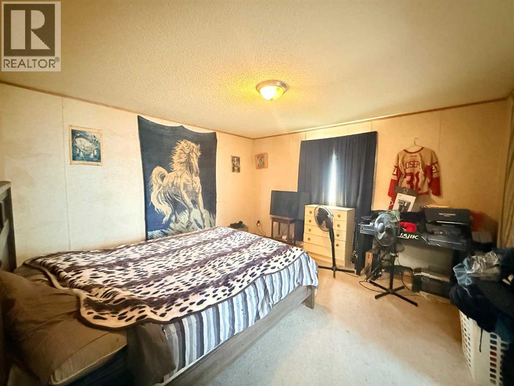 28, 1609 14 Street - 10
