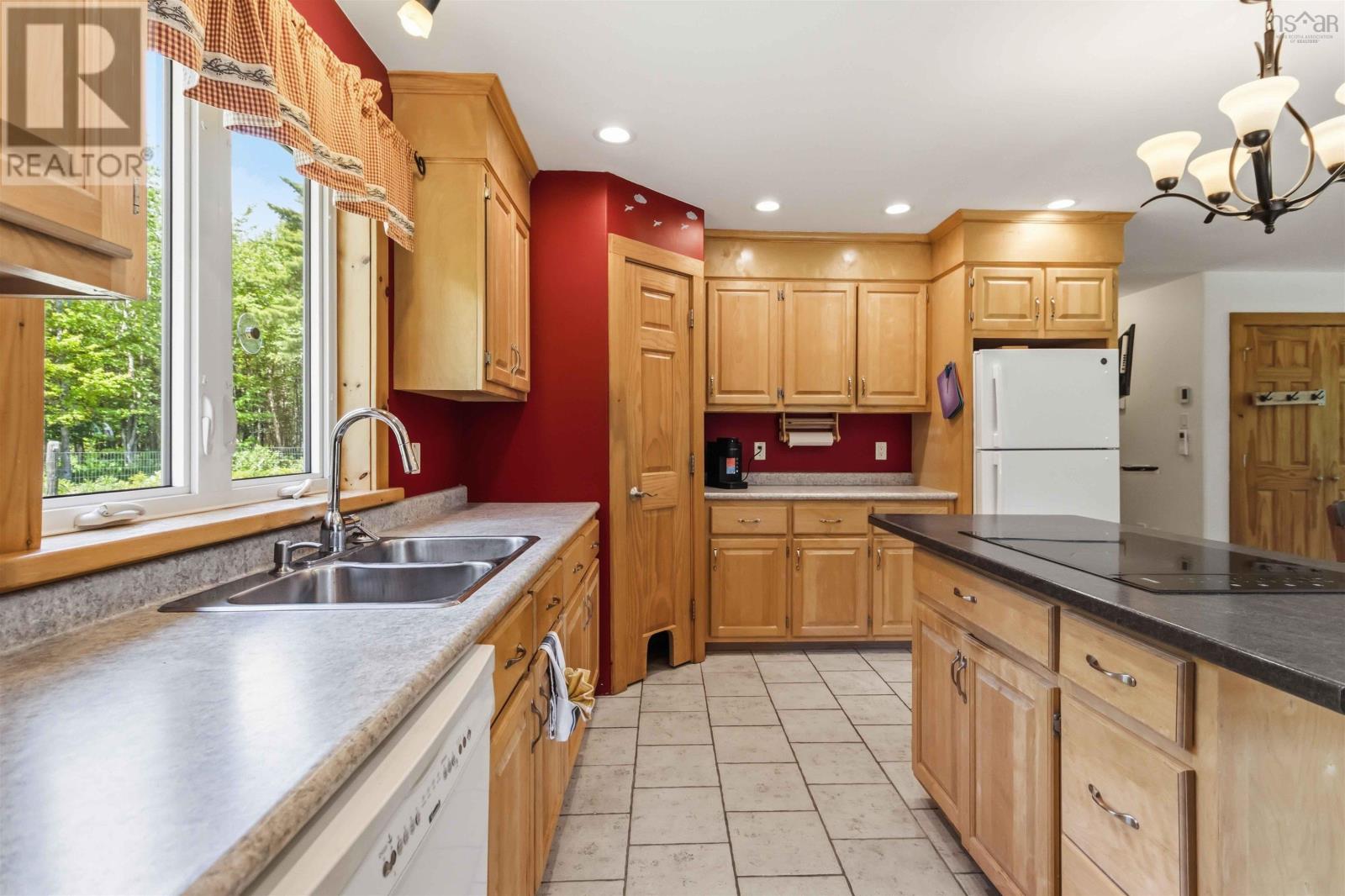 Property 21 of 33 of 1053 Cornwall Road