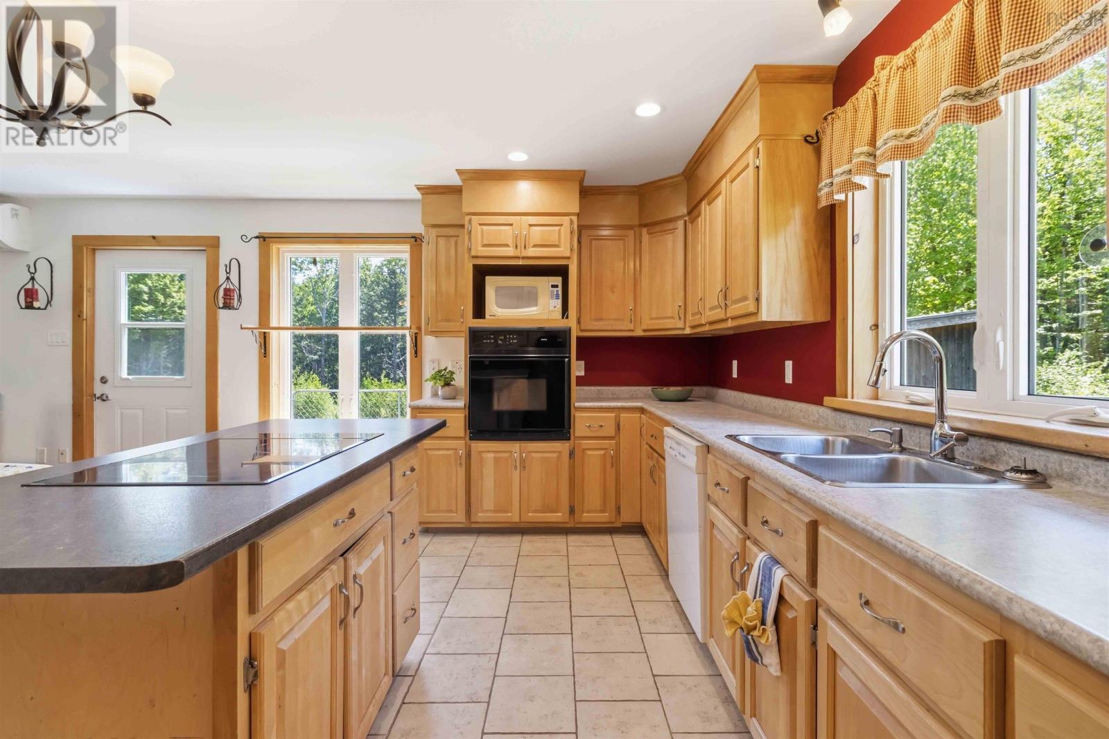 Property 22 of 33 of 1053 Cornwall Road