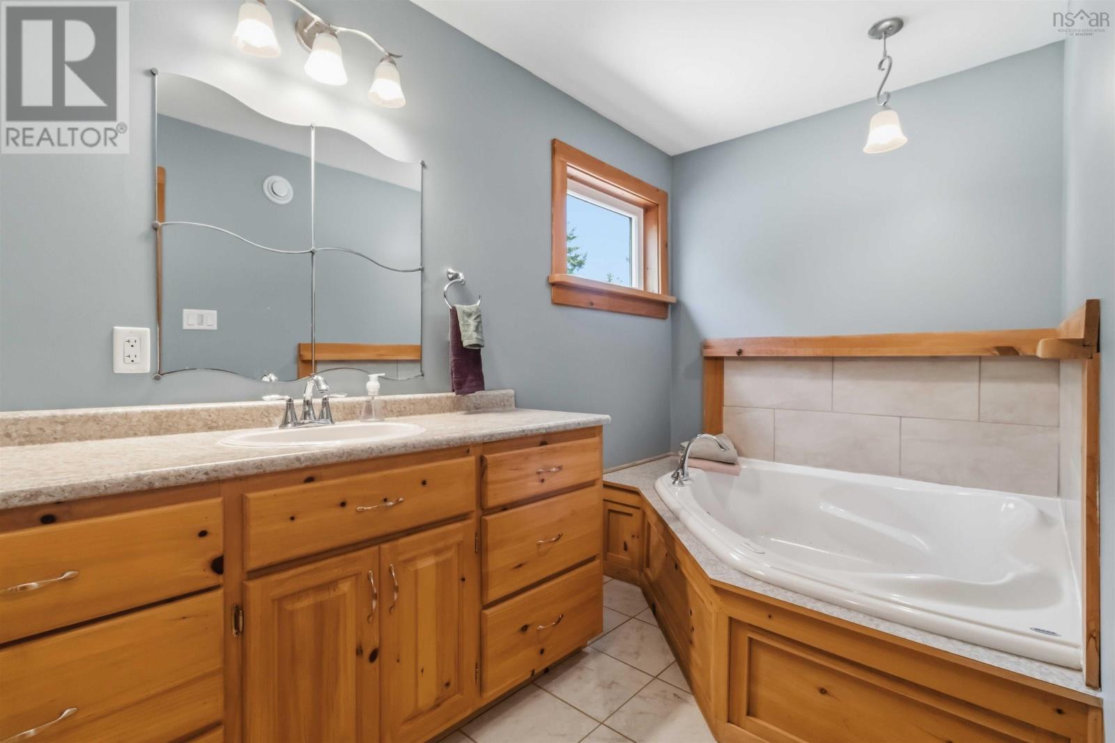 Property 27 of 33 of 1053 Cornwall Road