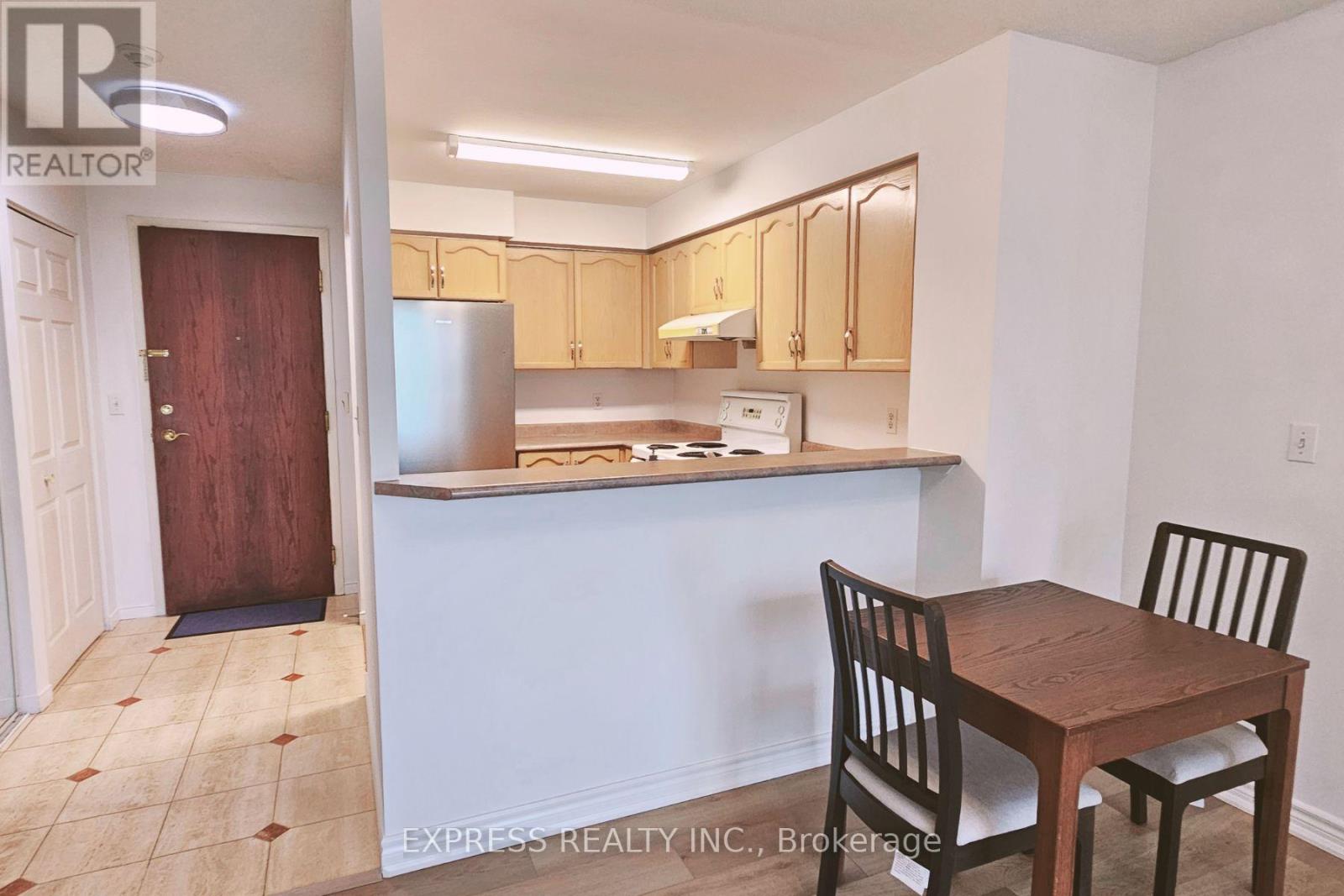 #900 8 PEMBERTON AVENUE - 13