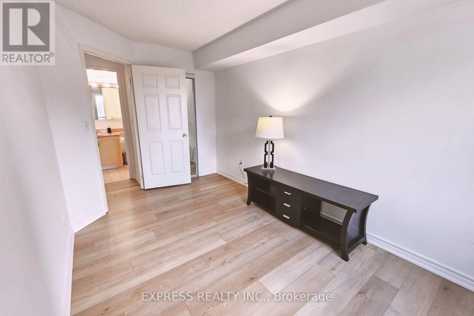 #900 8 PEMBERTON AVENUE - 15