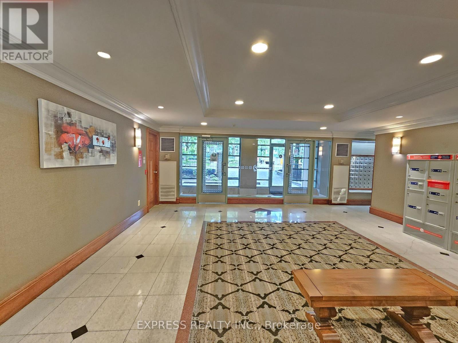 8 Pemberton Ave Lobby