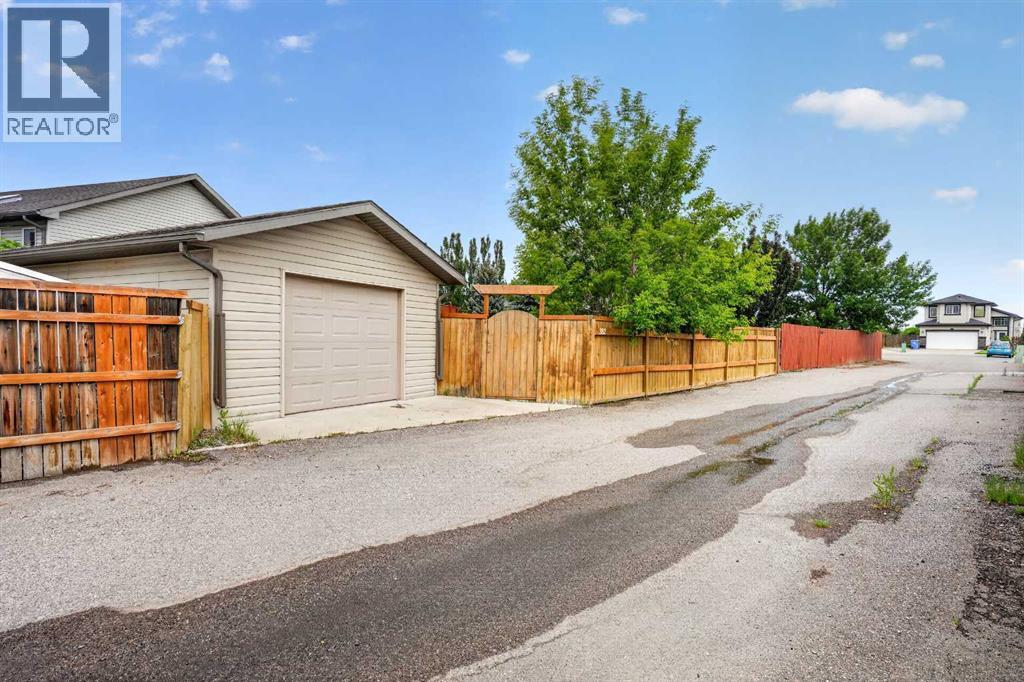 382 Heritage Boulevard W — photo 42