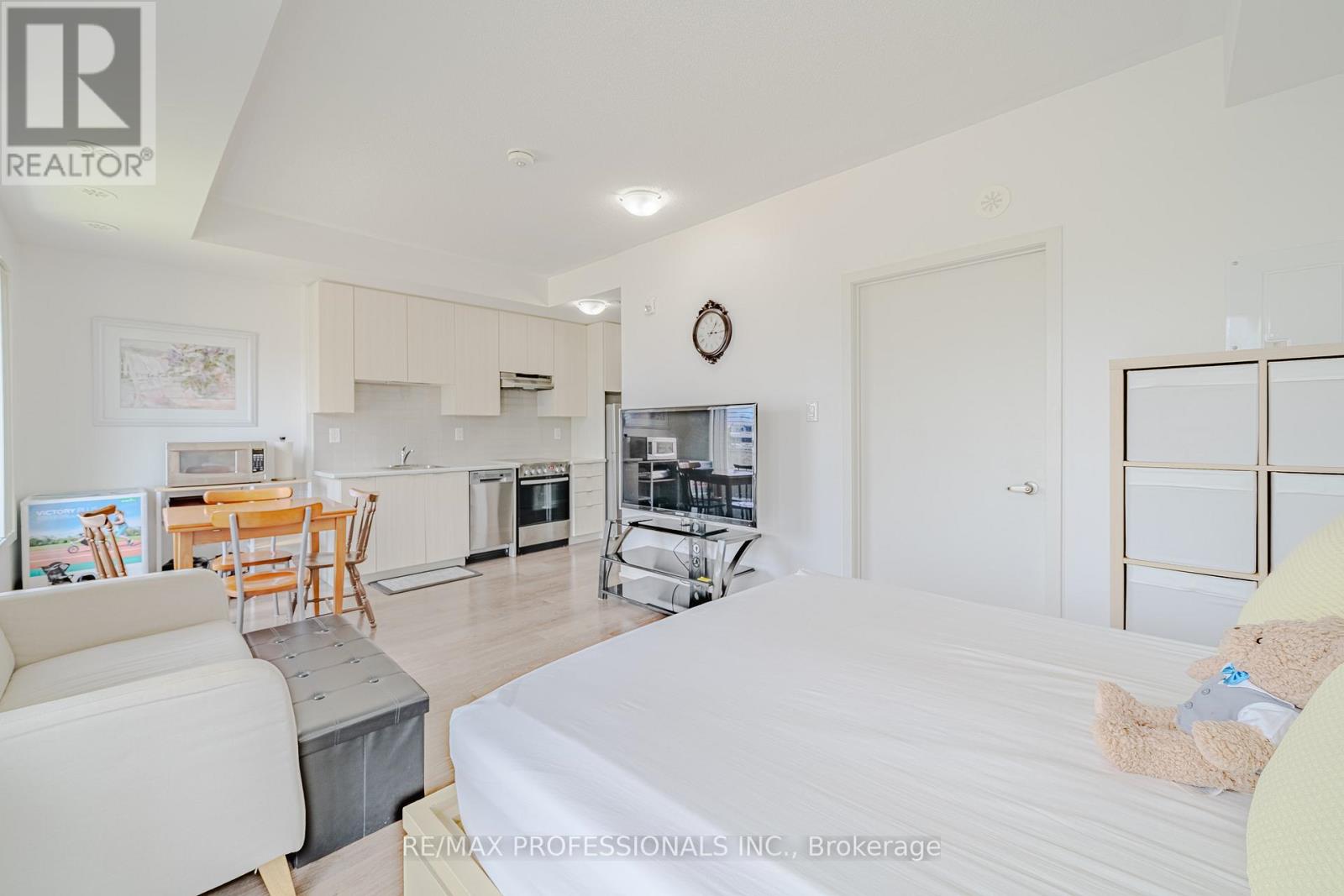 #401 5155 SHEPPARD EAST AVENUE - 14