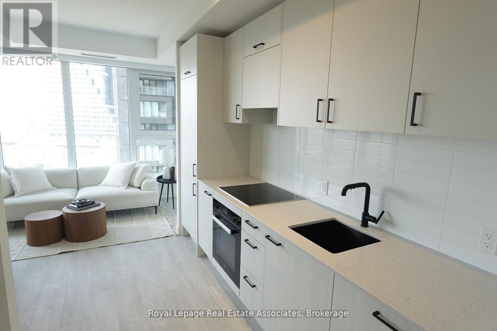 #1004 1 QUARRINGTON LANE - 3