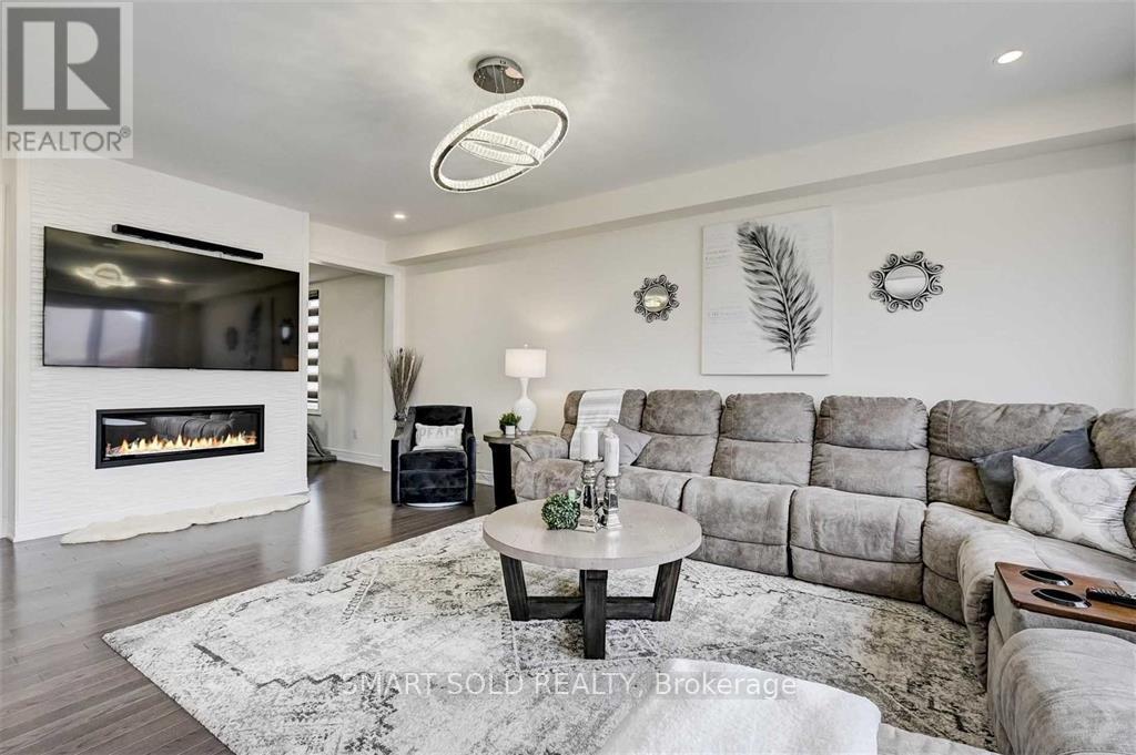 207 WALTER ENGLISH DRIVE - 10