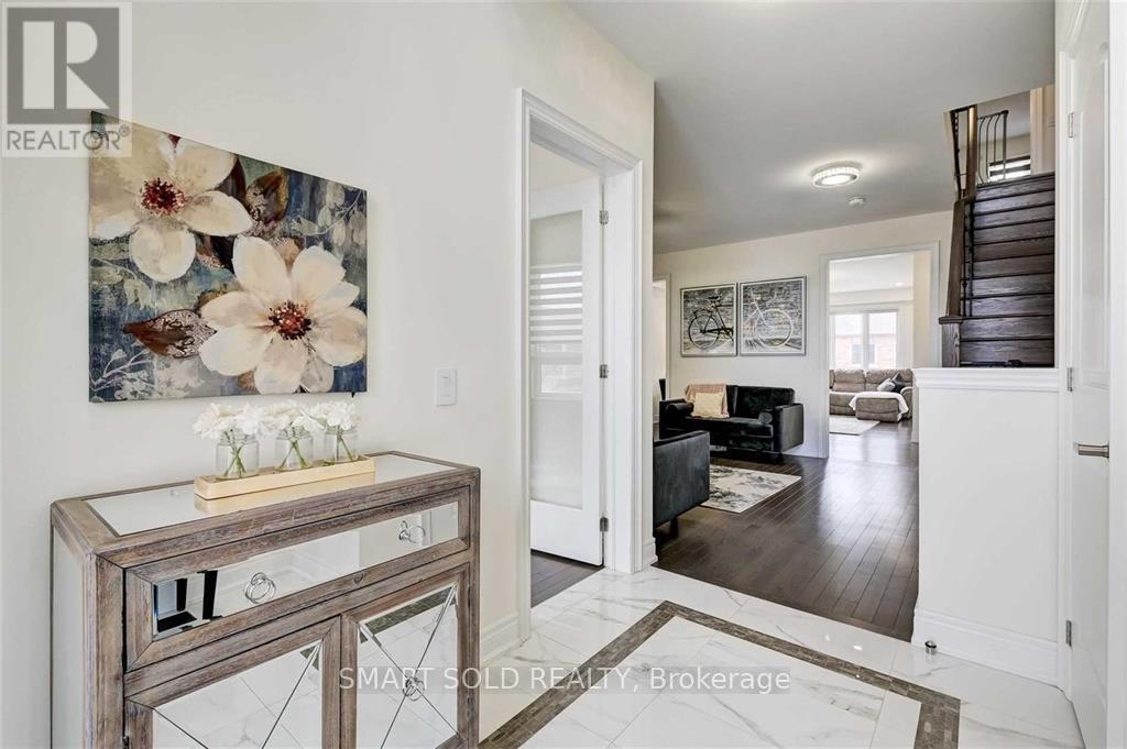 207 WALTER ENGLISH DRIVE - 3