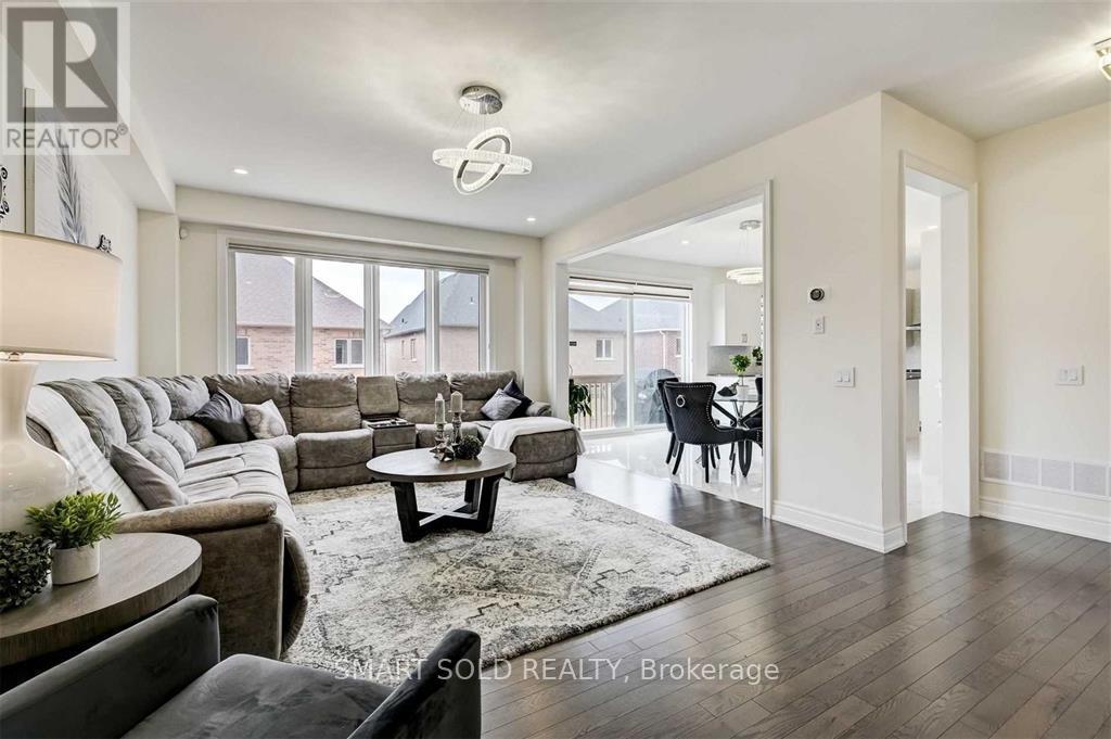 207 WALTER ENGLISH DRIVE - 9