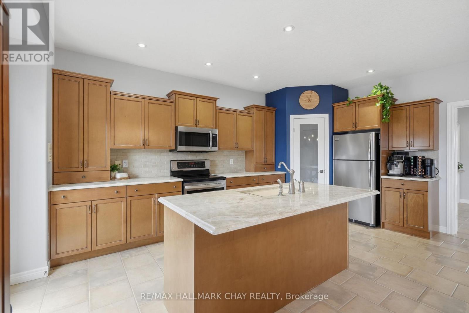 17 ARMEDA CLOW CRESCENT - 10