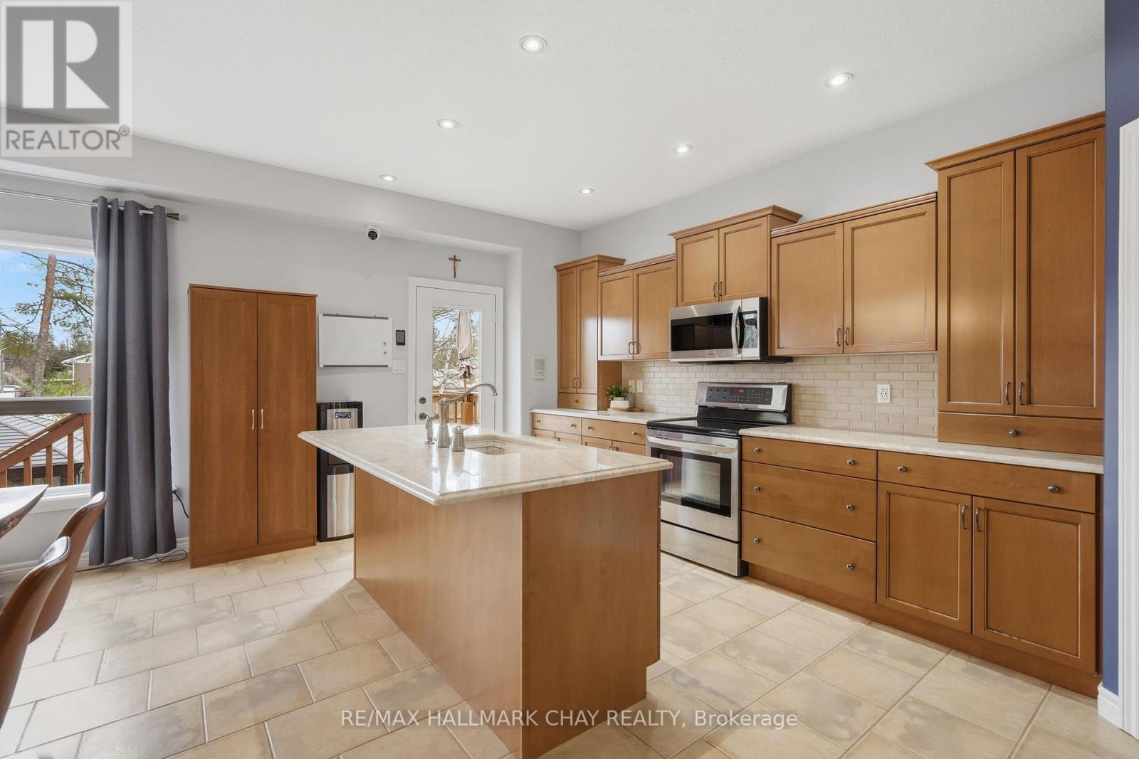 17 ARMEDA CLOW CRESCENT - 11