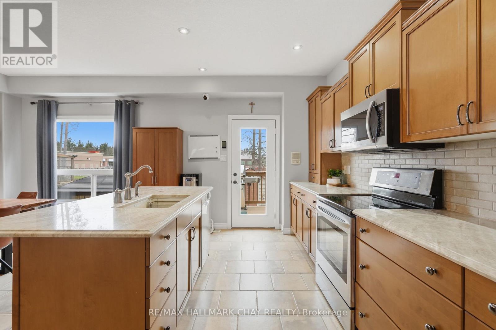 17 ARMEDA CLOW CRESCENT - 12