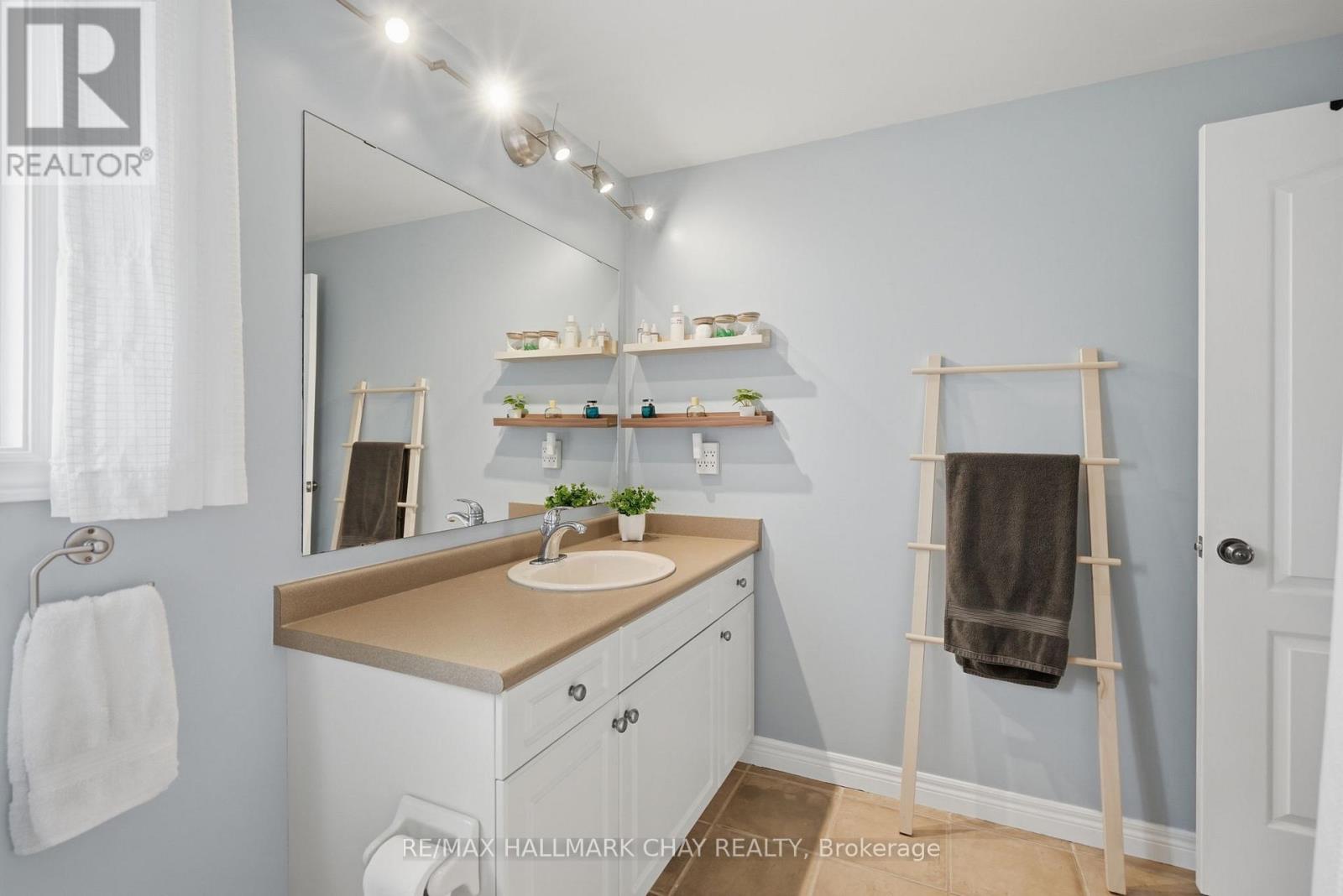17 ARMEDA CLOW CRESCENT - 34