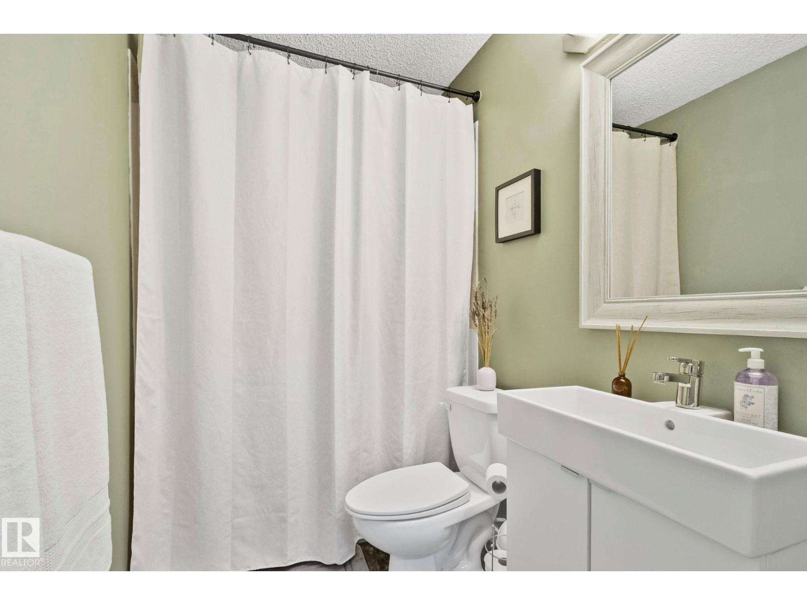 174 LAKELAND DR — photo 30