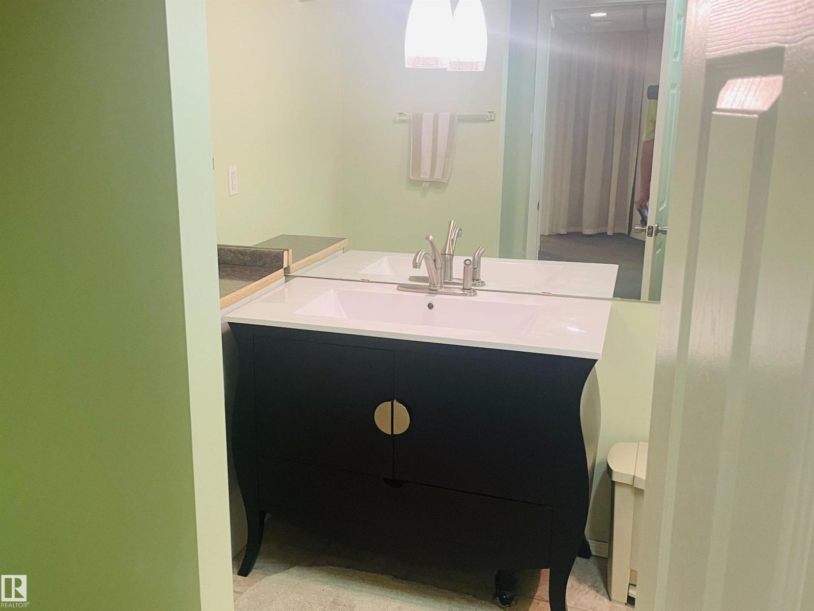 18319 58 AV NW - 34